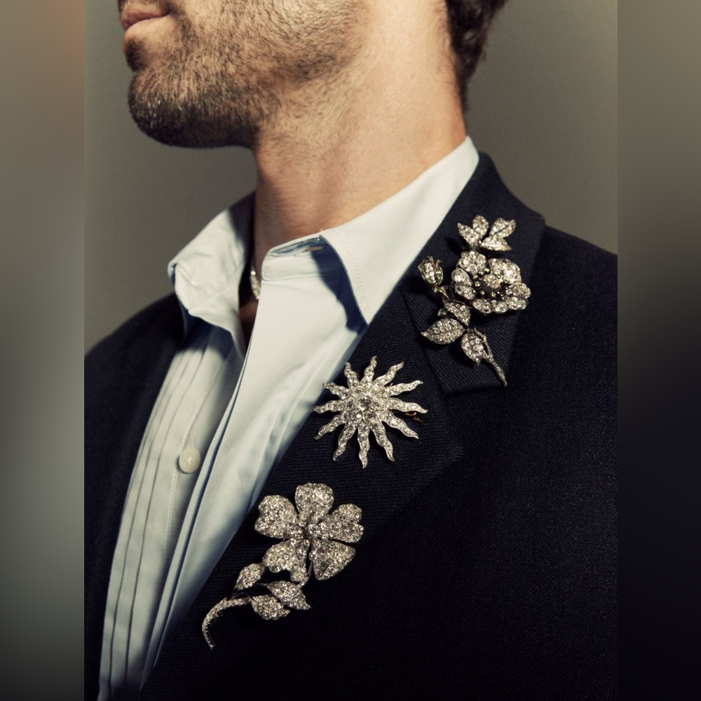 BRO-oches! Men wear pins too! Unisex